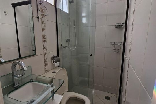 Banheiro de kitnet/studio para alugar com 1 quarto, 45m² em Centro, Taubaté