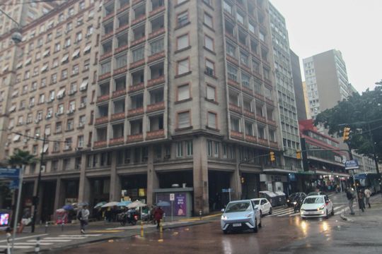 Fachada de apartamento para alugar com 3 quartos, 230m² em Centro Histórico, Porto Alegre