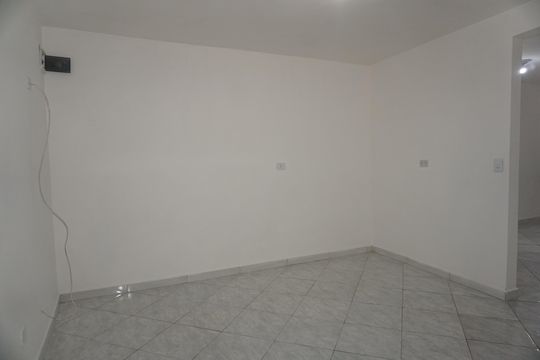 Quarto de casa para alugar com 2 quartos, 50m² em Jardim Colegio, Embu das Artes