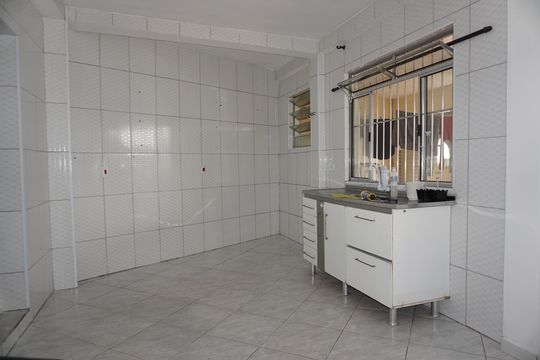 Cozinha de casa para alugar com 2 quartos, 50m² em Jardim Colegio, Embu das Artes