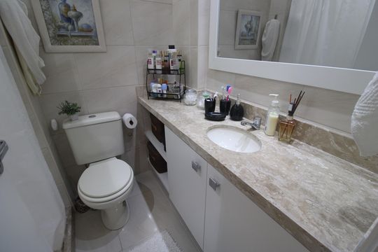 Banheiro da suíte de apartamento à venda com 2 quartos, 60m² em Freguesia (jacarepaguá), Rio de Janeiro