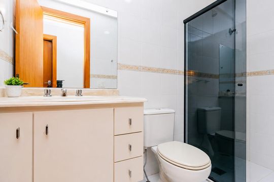 Banheiro 1 de apartamento para alugar com 2 quartos, 76m² em Petrópolis, Porto Alegre