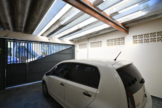 Garagem de casa à venda com 3 quartos, 224m² em Vila Sonia, São Paulo