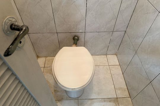 Banheiro de serviço de apartamento para alugar com 3 quartos, 212m² em José Menino, Santos