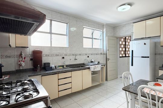 Cozinha de apartamento para alugar com 3 quartos, 212m² em José Menino, Santos