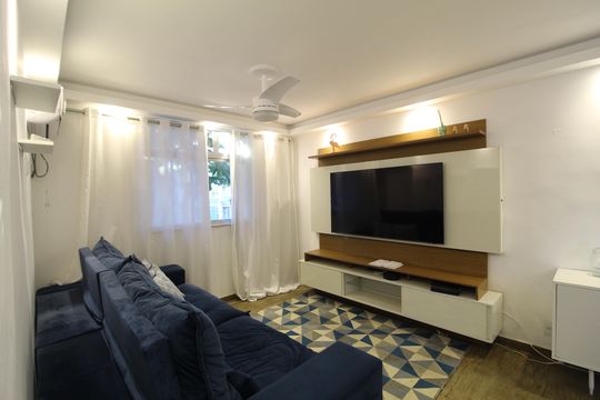 Sala de apartamento para alugar com 1 quarto, 350m² em Taquara, Rio de Janeiro