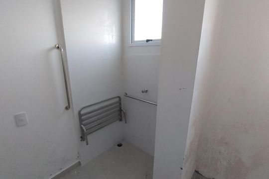 Banheiro de apartamento à venda com 2 quartos, 52m² em Caiçaras, Belo Horizonte