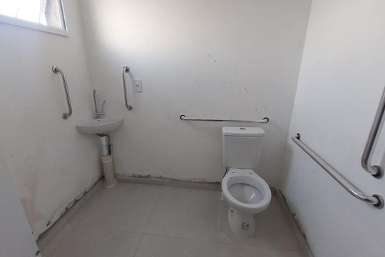 Banheiro de apartamento à venda com 2 quartos, 52m² em Caiçaras, Belo Horizonte