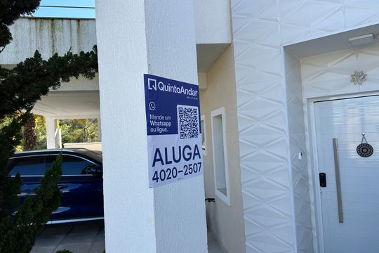Fachada de casa de condomínio à venda com 3 quartos, 320m² em Parque Nova Jandira, Barueri