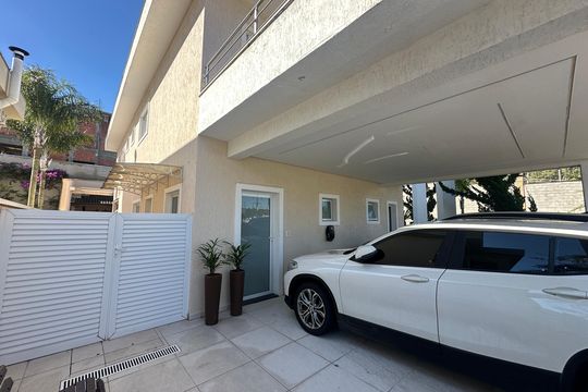 Garagem de casa de condomínio à venda com 3 quartos, 320m² em Parque Nova Jandira, Barueri
