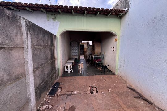 Garagem anexo 2 de casa à venda com 4 quartos, 340m² em Qnd 35, Brasília