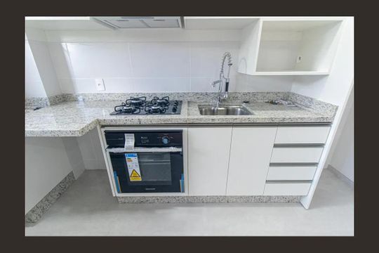 Apartamento à venda com 2 quartos, 56m² em Campo Comprido, Curitiba
