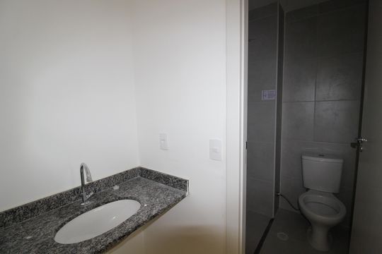 Banheiro de apartamento para alugar com 2 quartos, 35m² em Jaguaré, São Paulo