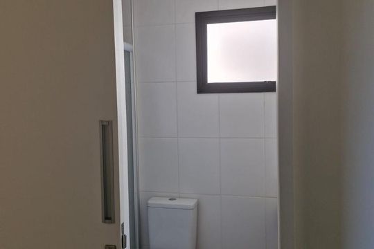 Banheiro de apartamento à venda com 3 quartos, 84m² em Vila Olivo, Valinhos