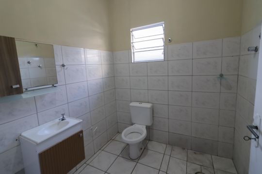 Banheiro da Suíte 1 de casa para alugar com 3 quartos, 90m² em Umuarama, Osasco