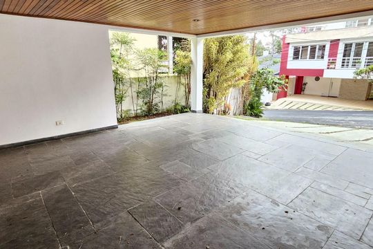 Casa à venda com 5 quartos, 284m² em Jardim Morumbi, São Paulo