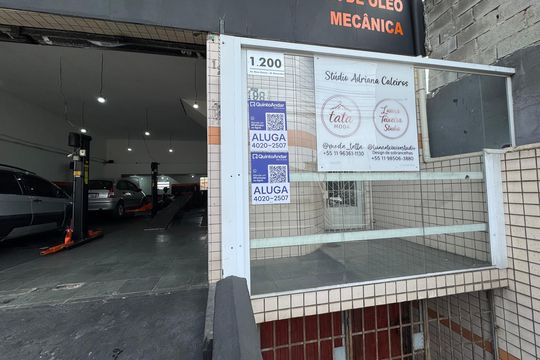 Fachada com Placa de casa para alugar com 2 quartos, 140m² em Bussocaba, Osasco