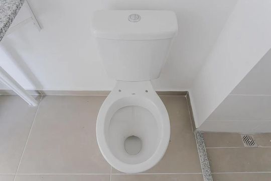 Banheiro de kitnet/studio à venda com 1 quarto, 33m² em Pinheiros, São Paulo