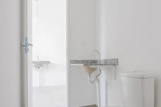 Banheiro de kitnet/studio à venda com 1 quarto, 25m² em Pinheiros, São Paulo