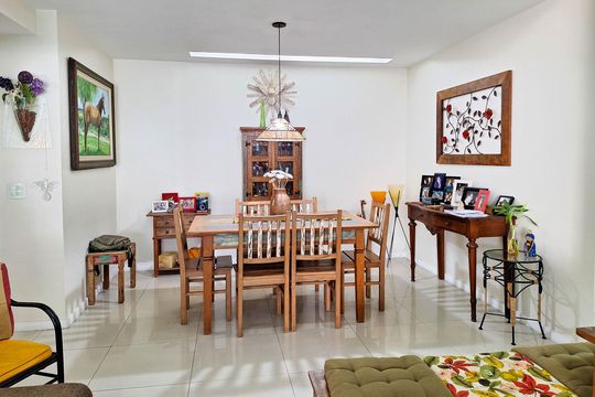 Sala de apartamento à venda com 3 quartos, 127m² em Charitas, Niterói