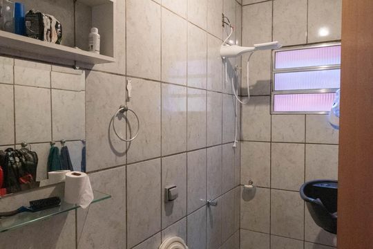 Banheiro de casa à venda com 2 quartos, 250m² em Parque Fazendinha, Campinas