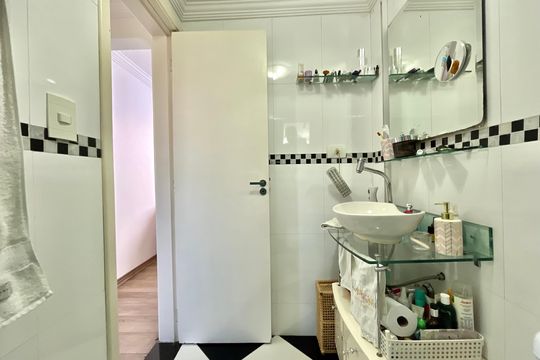 Banheiro de apartamento à venda com 2 quartos, 69m² em Vila Alexandria, São Paulo
