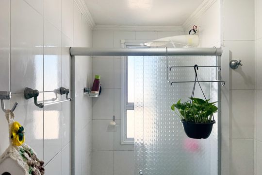 Banheiro Social de apartamento à venda com 2 quartos, 54m² em Conjunto Residencial Pombeva, São Bernardo do Campo