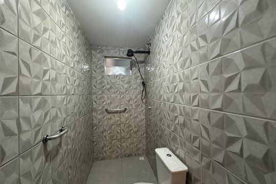Banheiro de casa para alugar com 2 quartos, 70m² em Jardim Iracema, Barueri
