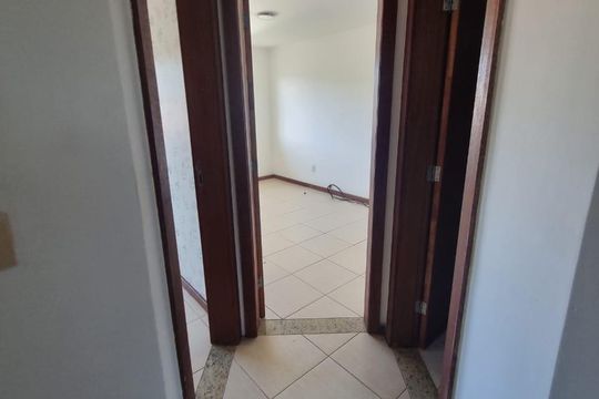 Corredor de casa à venda com 3 quartos, 143m² em Itaipu, Niterói