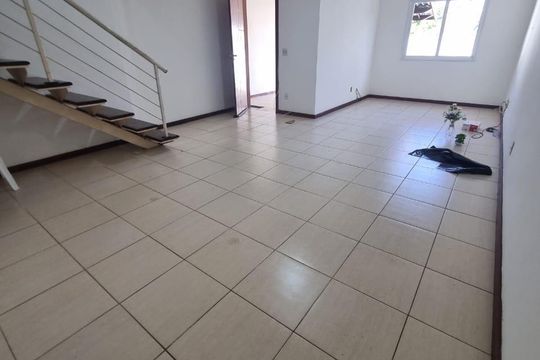 Sala de casa à venda com 3 quartos, 143m² em Itaipu, Niterói