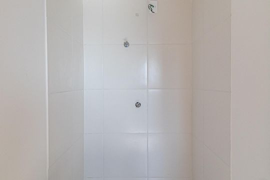 Banheiro de apartamento para alugar com 1 quarto, 17m² em Itaquera, São Paulo
