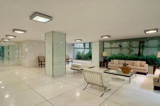 Hall de entrada de apartamento à venda com 3 quartos, 355m² em Cerqueira César, São Paulo