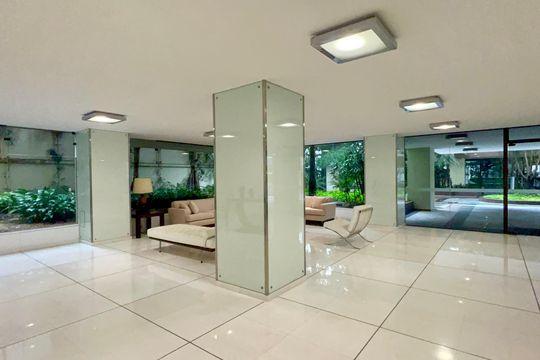 Hall de entrada de apartamento à venda com 3 quartos, 355m² em Cerqueira César, São Paulo