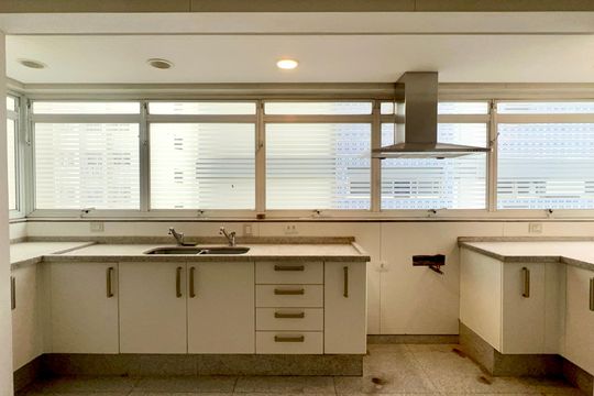 Cozinha de apartamento à venda com 3 quartos, 355m² em Cerqueira César, São Paulo