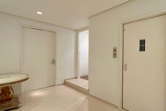 Hall social de apartamento à venda com 3 quartos, 355m² em Cerqueira César, São Paulo