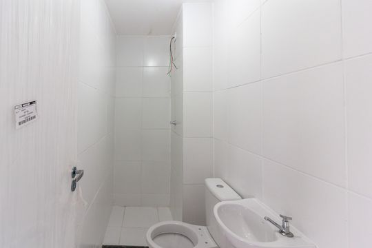 Banheiro de apartamento para alugar com 2 quartos, 35m² em Parque Novo Mundo, São Paulo