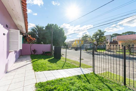 Casa à venda com 2 quartos, 300m² em Harmonia, Canoas