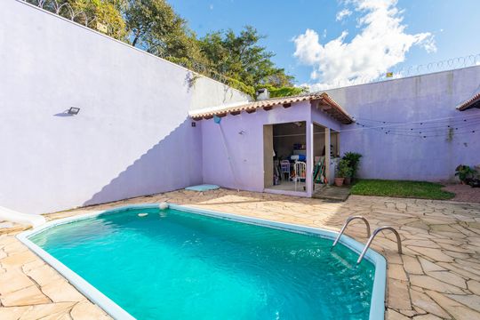 Casa à venda com 2 quartos, 300m² em Harmonia, Canoas