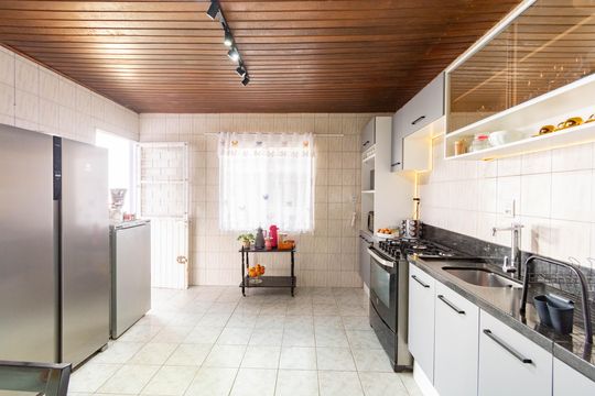 Casa à venda com 2 quartos, 300m² em Harmonia, Canoas