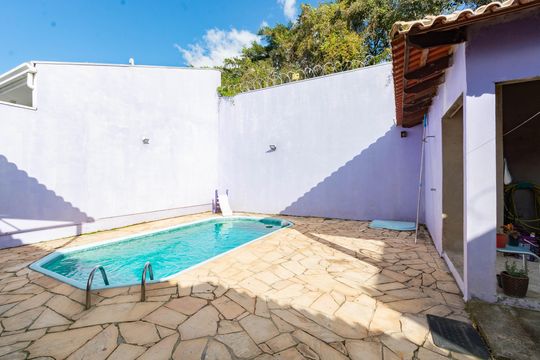 Casa à venda com 2 quartos, 300m² em Harmonia, Canoas