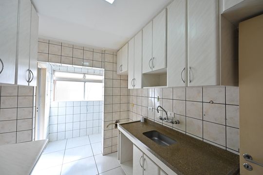 Cozinha de apartamento para alugar com 2 quartos, 65m² em Parque Imperial, São Paulo
