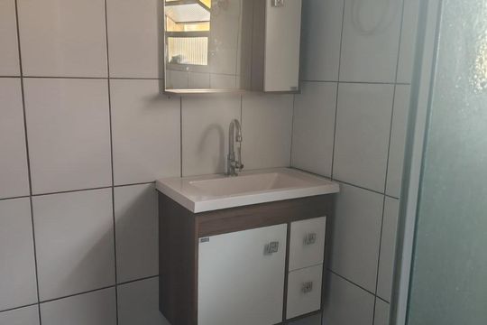 Banheiro de casa para alugar com 1 quarto, 150m² em Parque Casa de Pedra, São Paulo