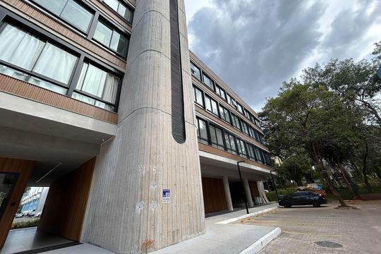 Fachada de apartamento para alugar com 1 quarto, 40m² em Sqn 402, Brasília