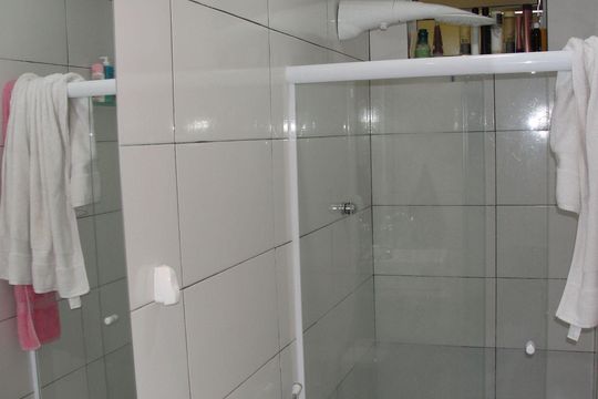 Banheiro de apartamento para alugar com 2 quartos, 120m² em Sampaio, Rio de Janeiro