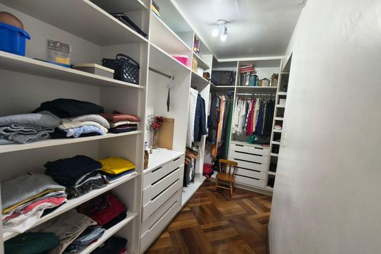 Closet de casa à venda com 3 quartos, 248m² em Vila Ipojuca, São Paulo