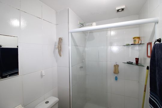 Banheiro de apartamento à venda com 2 quartos, 50m² em Vila Curuçá Velha, São Paulo
