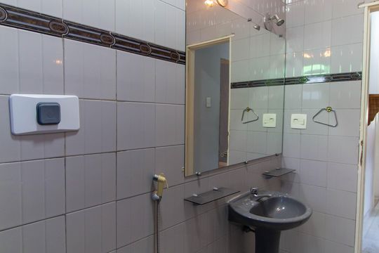 Banheiro Social de casa à venda com 2 quartos, 143m² em Barreto, Niterói