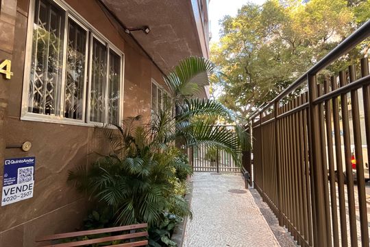Placa  de apartamento à venda com 3 quartos, 111m² em Copacabana, Rio de Janeiro
