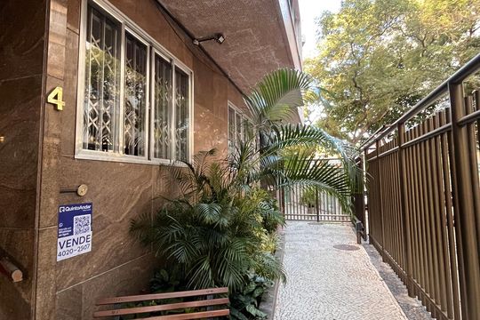 Placa  de apartamento à venda com 3 quartos, 111m² em Copacabana, Rio de Janeiro