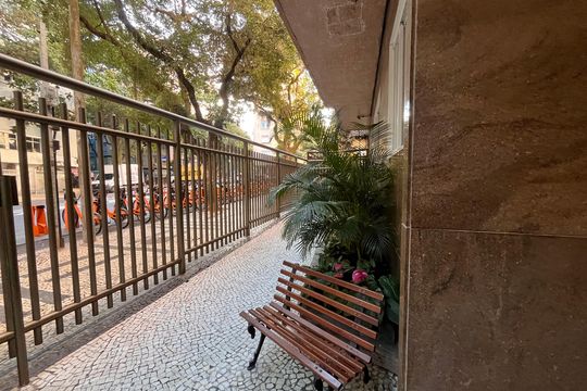 Fachada  de apartamento à venda com 3 quartos, 111m² em Copacabana, Rio de Janeiro